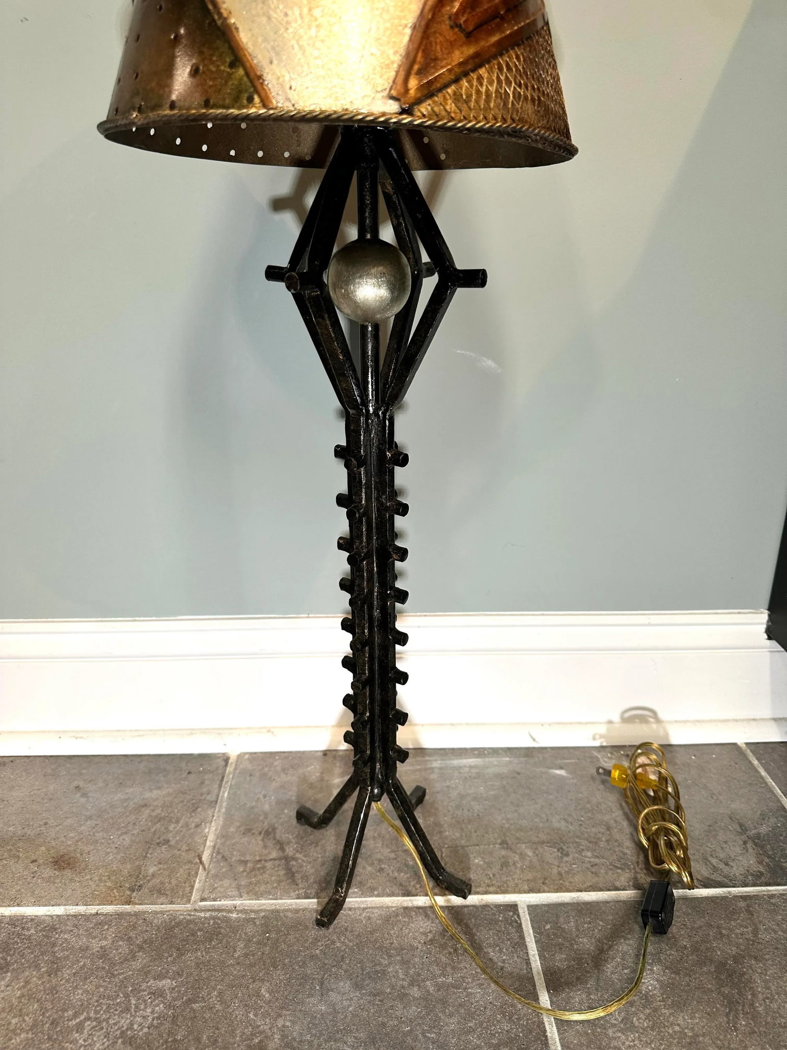 1990s Postmodern Leeazanne Metallic Black Spiked Table Lamp With Artisan Shade - 4