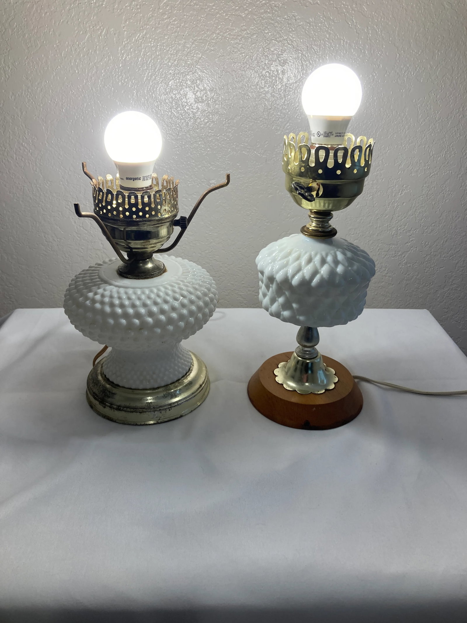 Vintage 1950s Milk Glass Hobnail Mismatched Lamps, Set of 2 - 2