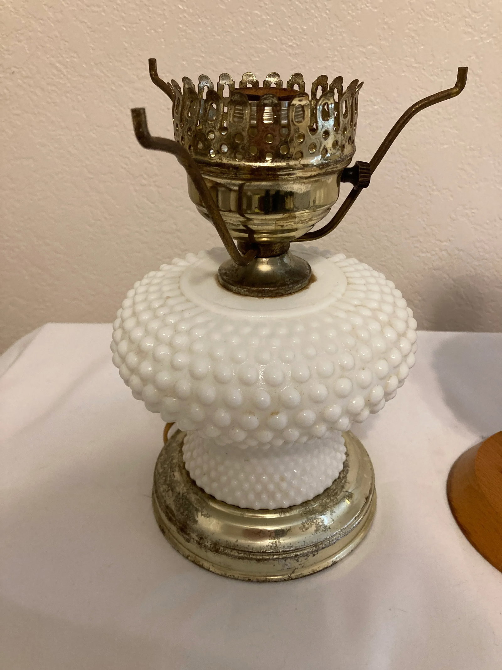 Vintage 1950s Milk Glass Hobnail Mismatched Lamps, Set of 2 - 5