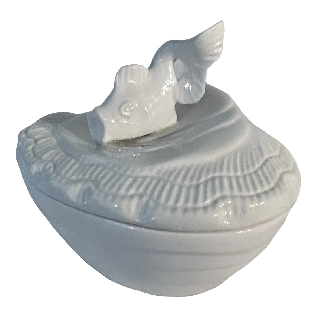 Vintage White Seashell Ceramic Dish With Koi Fish Handled Lid: Charming white vintage ceramic catchall shaped like a seashell with a swimming koi fish on top that serves as a handle. PS: If you purchase more than one item, we COMBINE SHIP whenever possible to sav