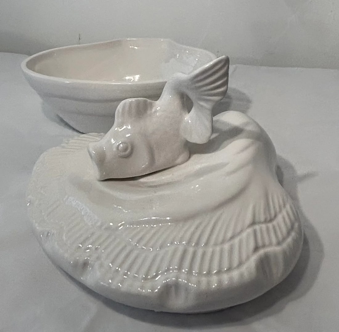 Vintage White Seashell Ceramic Dish With Koi Fish Handled Lid - 5