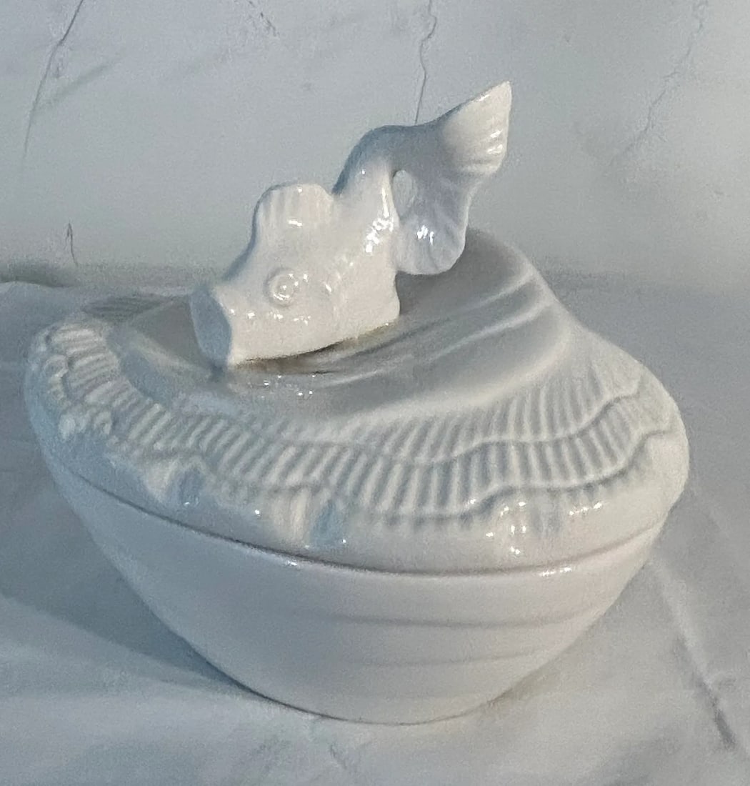 Vintage White Seashell Ceramic Dish With Koi Fish Handled Lid - 8