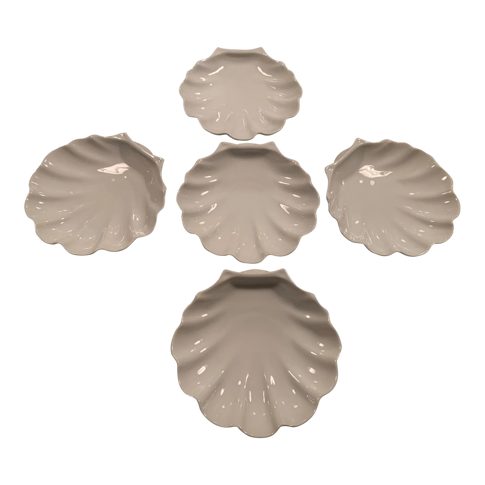 Vintage White Japanese Porcelain Scallop Shell Dishes Set of 5: Here we have a set of five vintage white porcelain scallop shell dishes, these are made in Japan. Beautiful clean white traditional scalloped shape for serving a multitude of appetizers, dipping