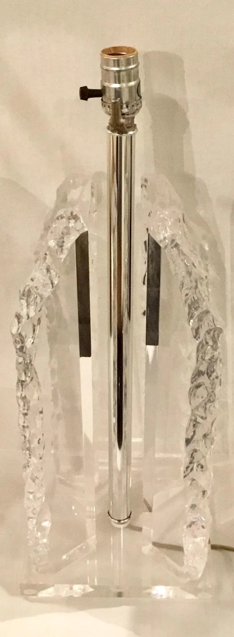 Mid-Century Modern Vintage Lucite Table Lamp - 2