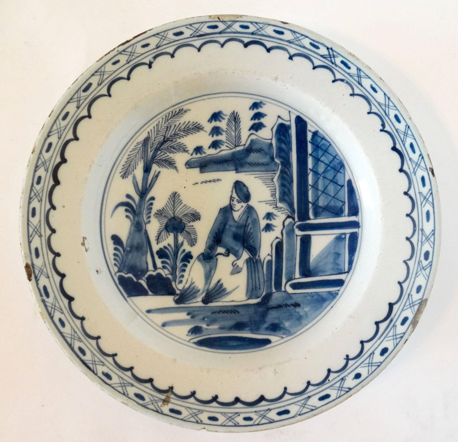 18th-Century English Figural Chinoiserie Charger Hand Painted - 3