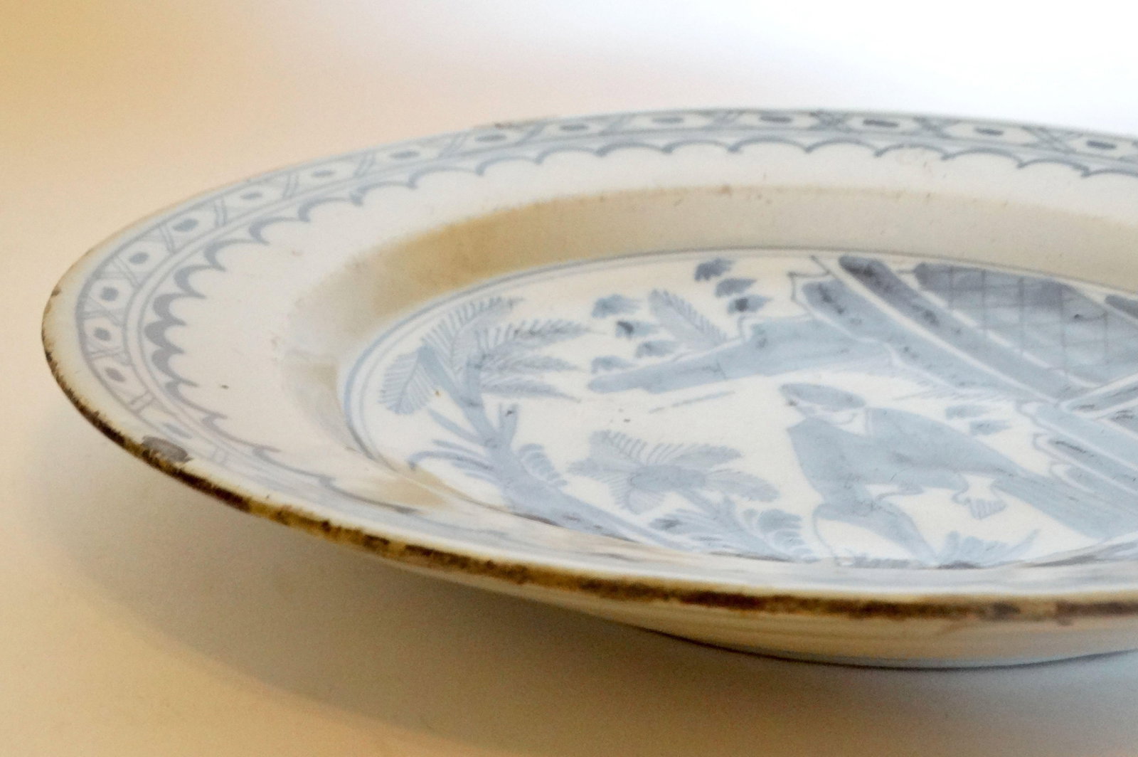 18th-Century English Figural Chinoiserie Charger Hand Painted - 9