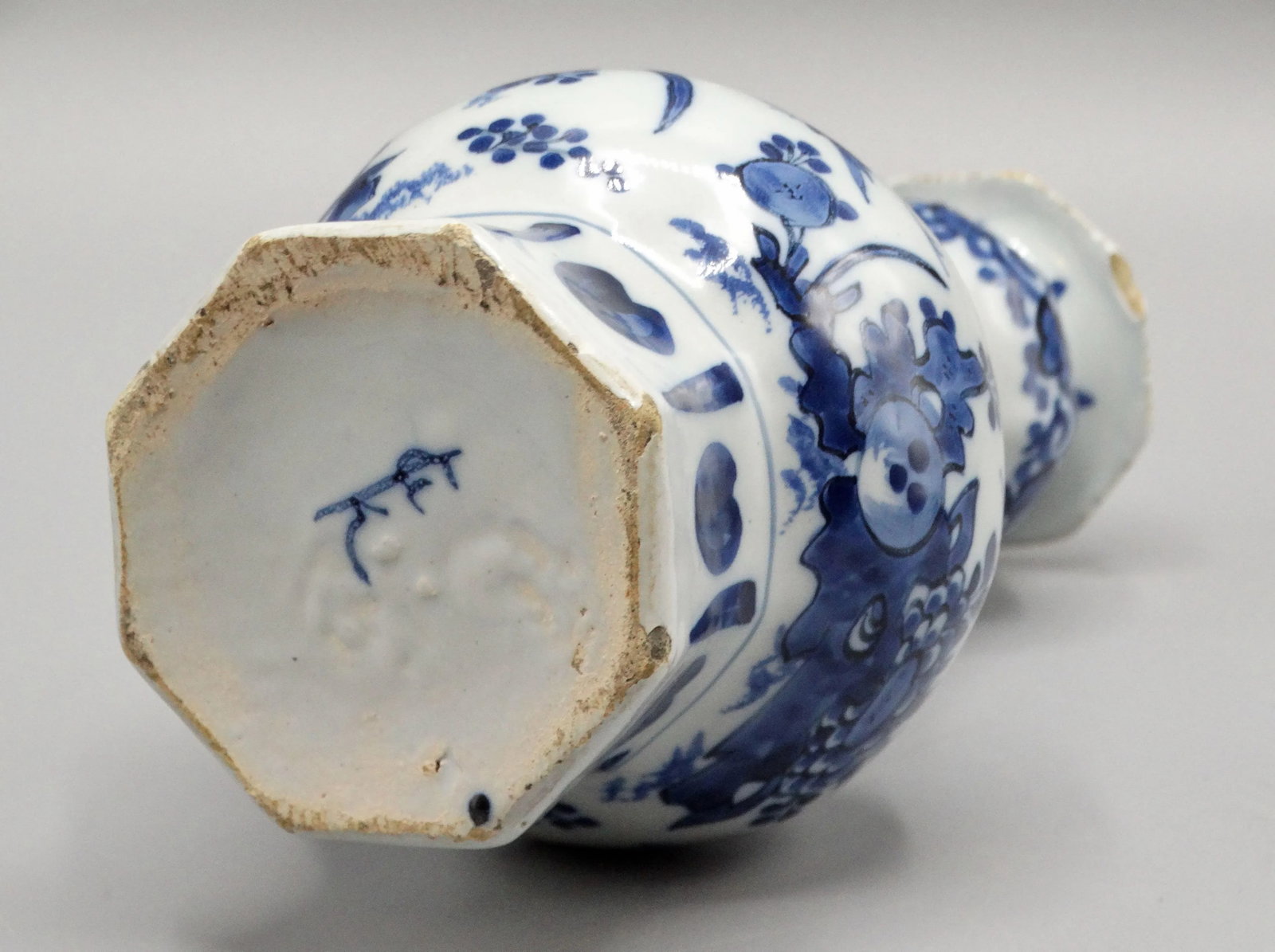 19th-Century Dutch Delft Vase With Birds - 5