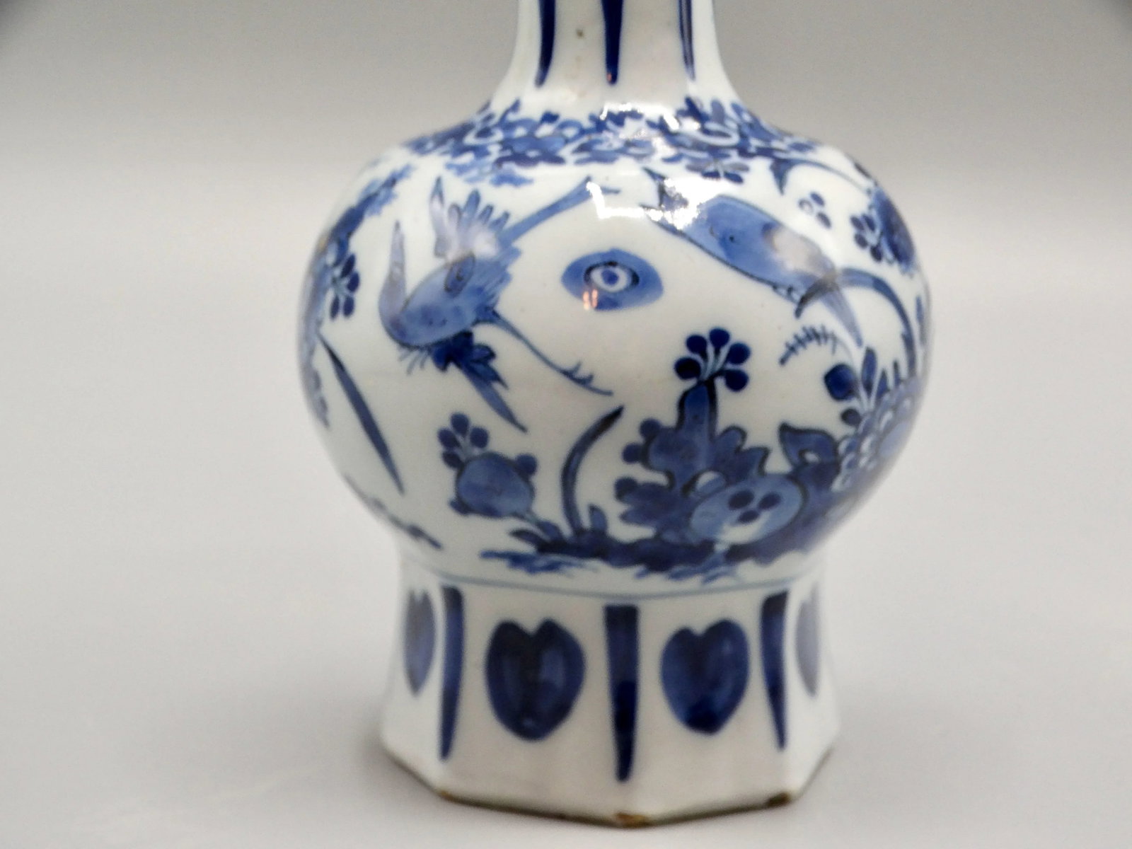 19th-Century Dutch Delft Vase With Birds - 9