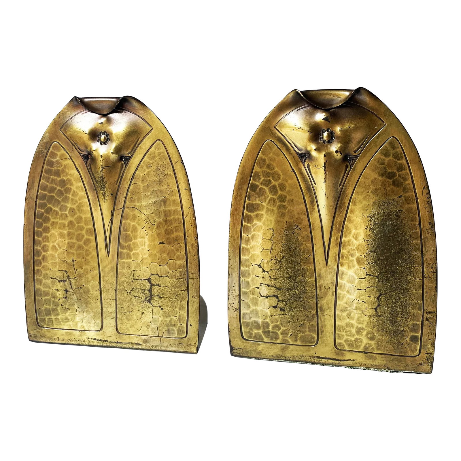 Early Mark Roycroft Trefoil Hammered Copper Bookends: Beautiful Arts and Crafts Trefoil Hammered Copper Bookends. Condition: Alterations: Original Condition Unaltered Imperfections: Some Imperfections Condition Notes: Beautiful patina. One large scratch