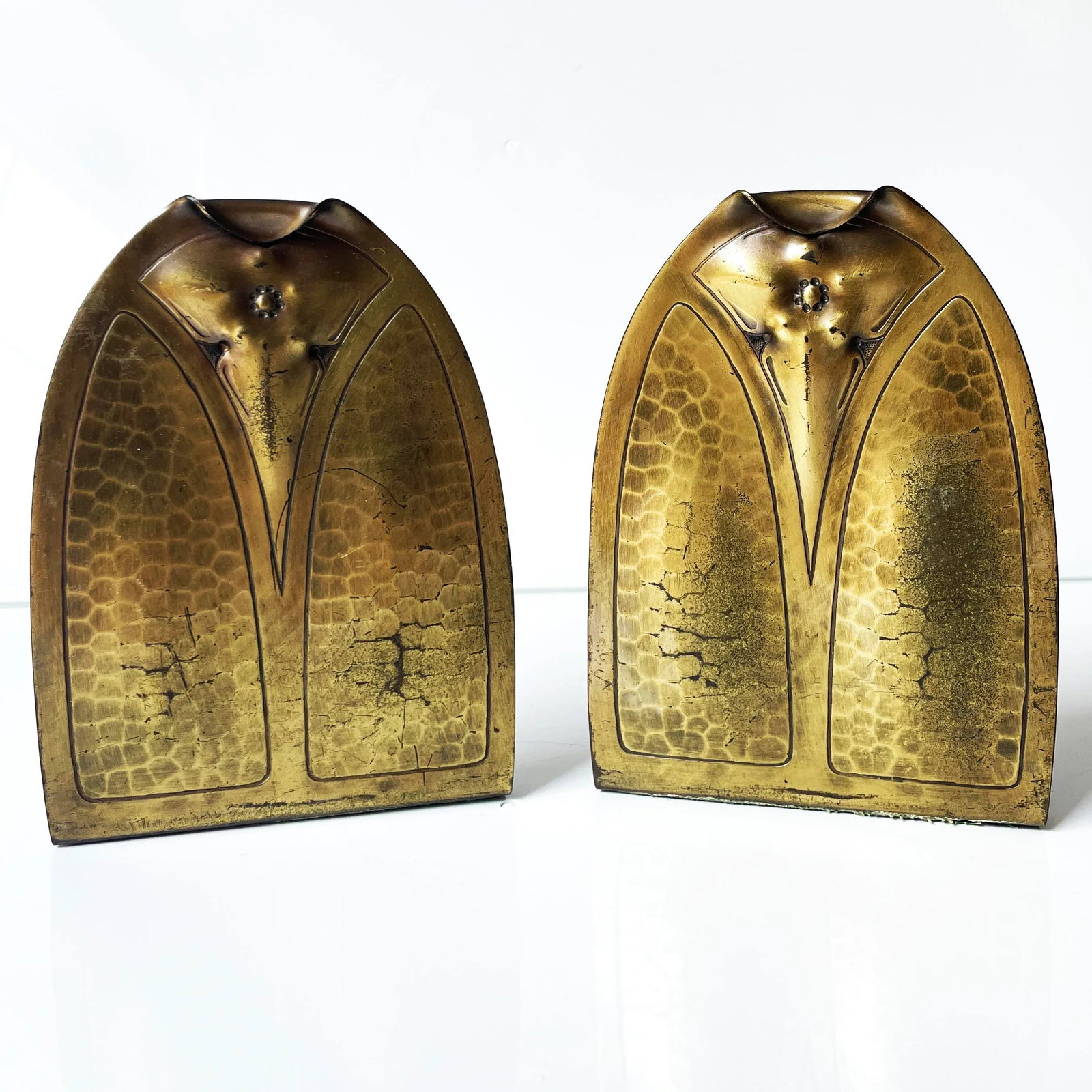 Early Mark Roycroft Trefoil Hammered Copper Bookends - 2
