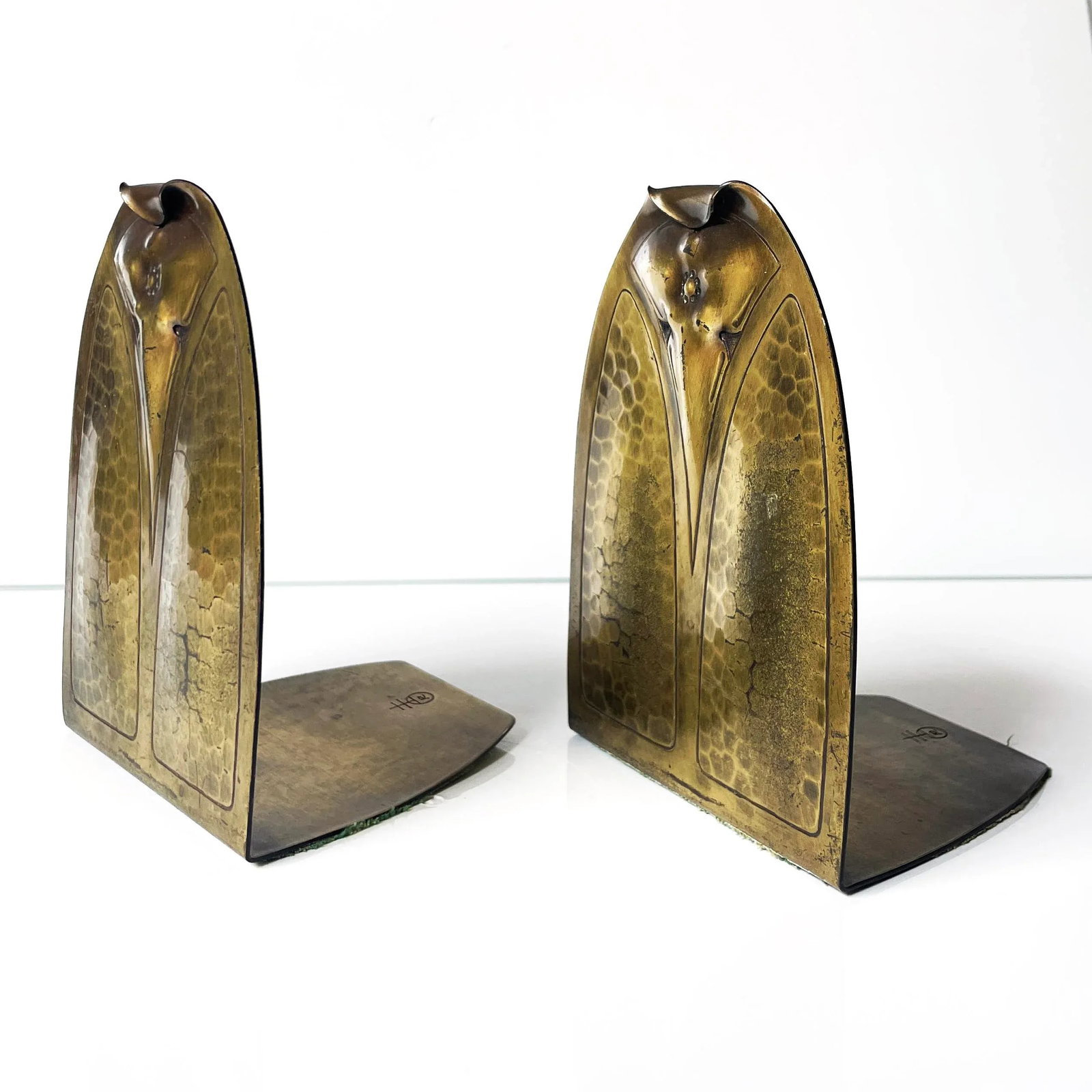Early Mark Roycroft Trefoil Hammered Copper Bookends - 3