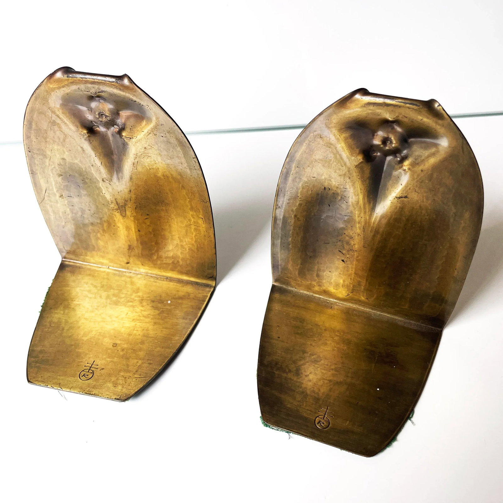 Early Mark Roycroft Trefoil Hammered Copper Bookends - 5