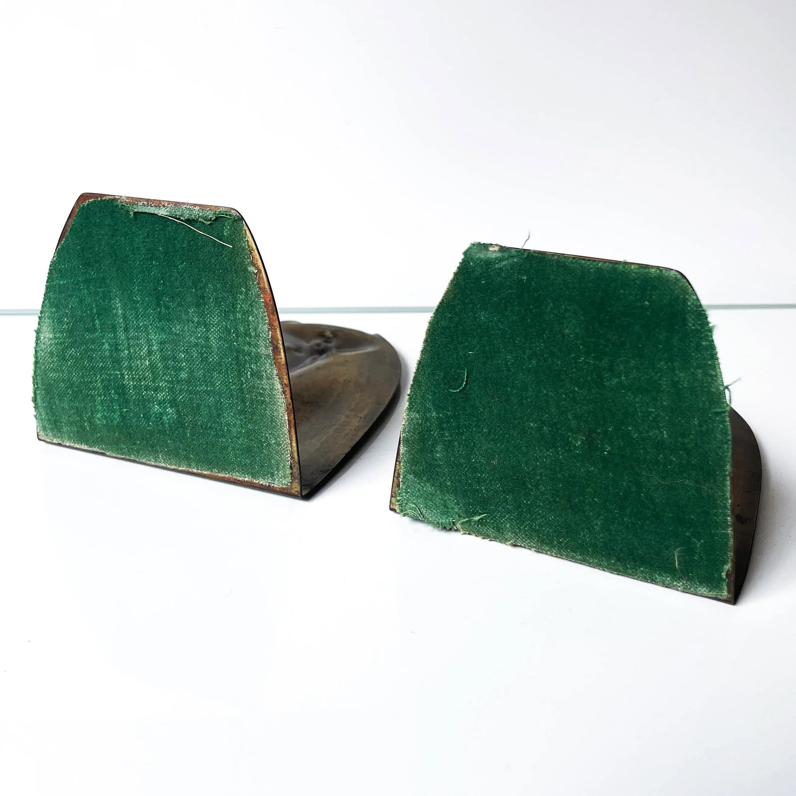 Early Mark Roycroft Trefoil Hammered Copper Bookends - 6