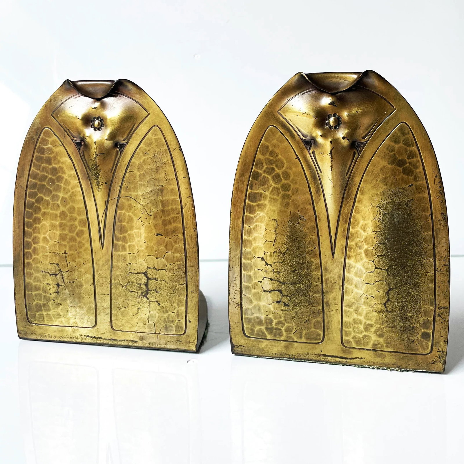 Early Mark Roycroft Trefoil Hammered Copper Bookends - 8