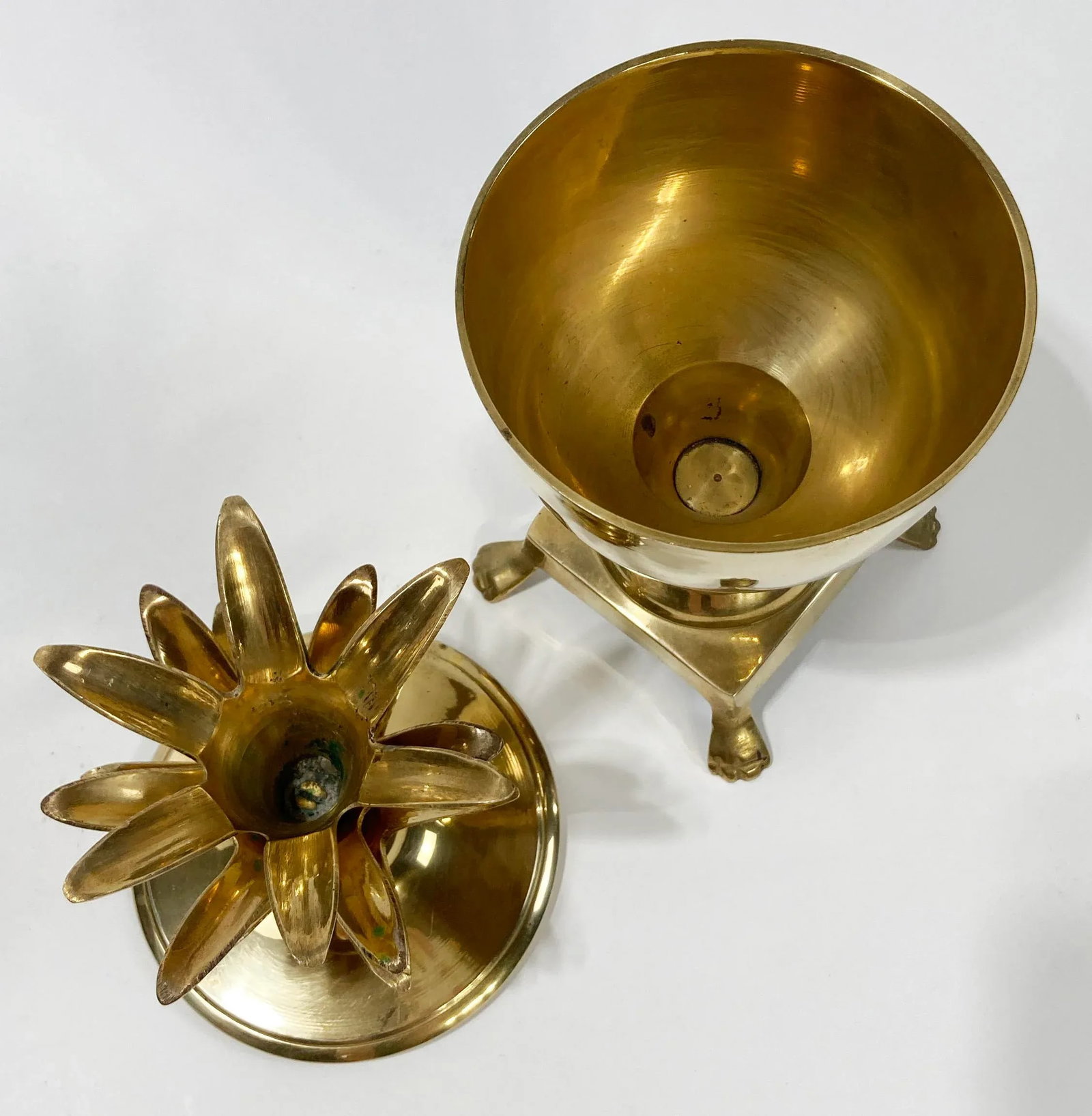 Vintage Hollywood Regency Style Brass Pineapple Urn - 8