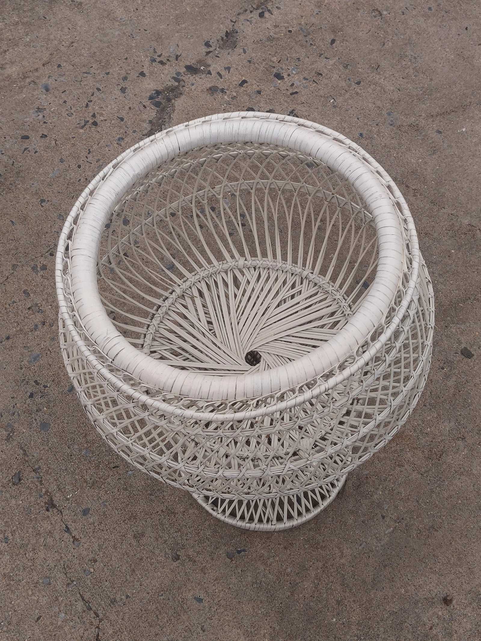 Late 20th Century Natural Woven Wicker, Rattan Plant Stand / Cachepot - 6