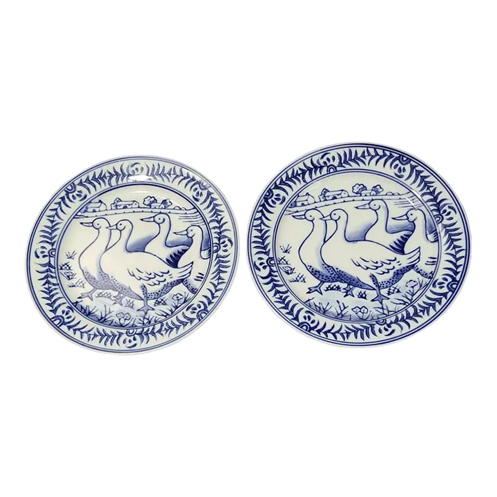 Late 20th Century Pair of Williams-Sonoma Blue & White Salad Luncheon Snack Plates Country French Du: Add a touch of French countryside to your dining table with this pair of WIlliams-Sonoma luncheon plates. The blue and white ceramic plates feature a charming duck design, perfect for serving salads