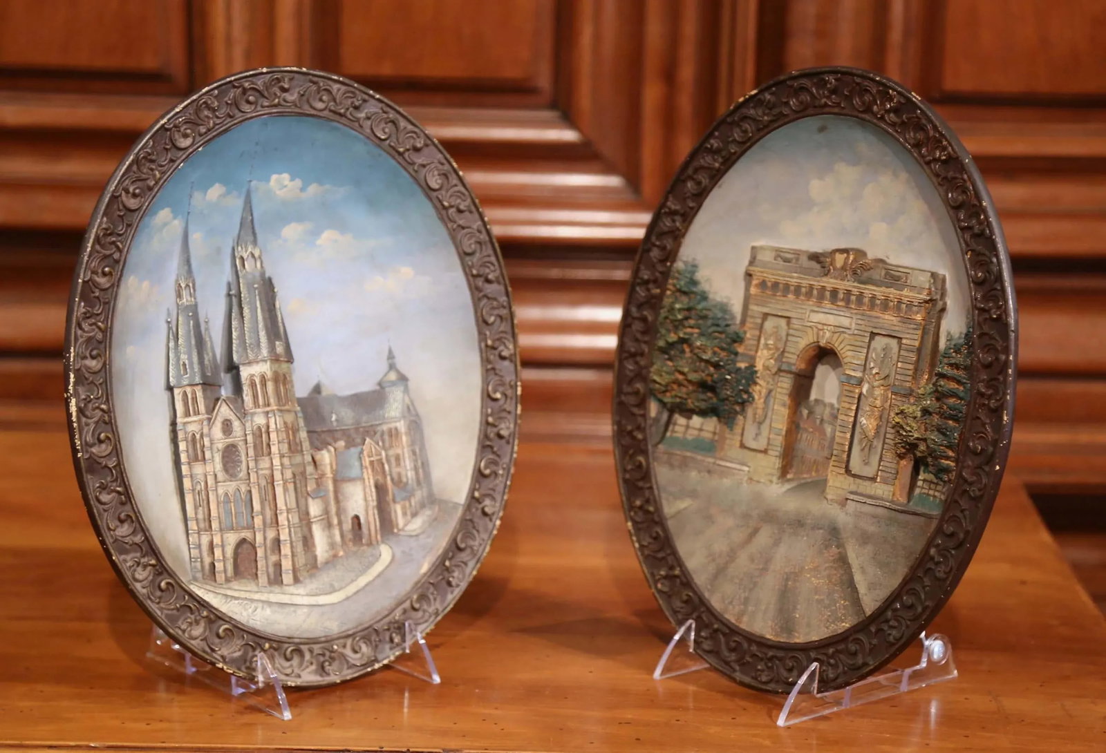 Early 20th Century French Hand-Painted Oval Decorative Wall Platters - a Pair - 4