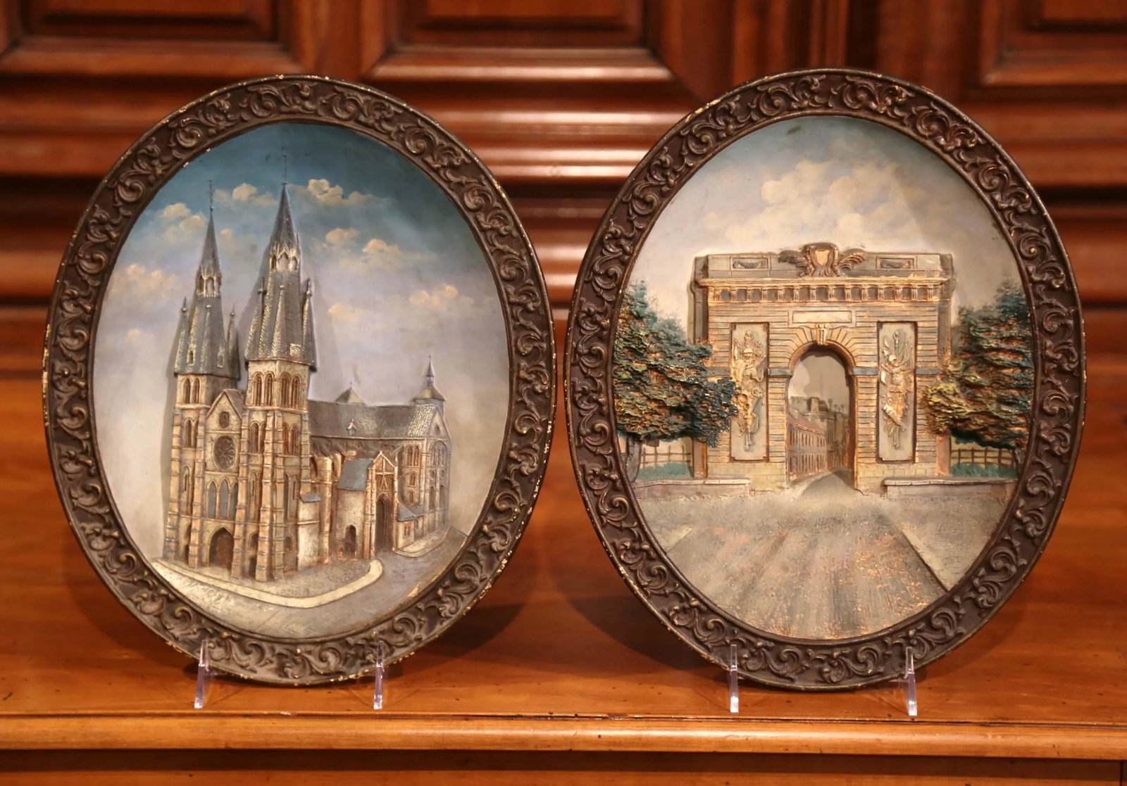 Early 20th Century French Hand-Painted Oval Decorative Wall Platters - a Pair - 5