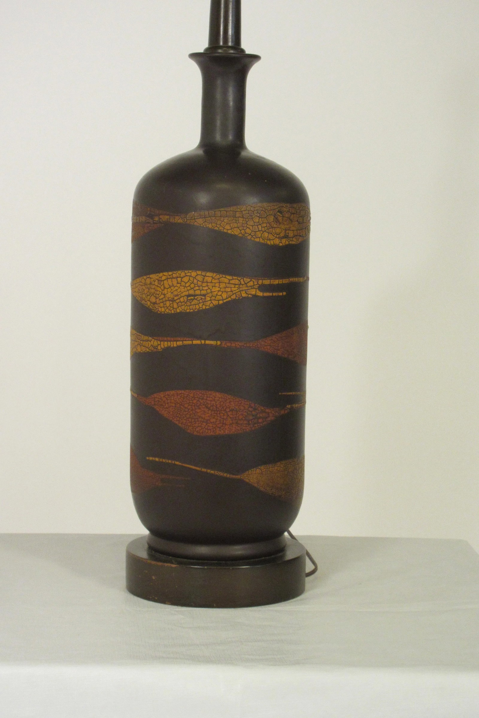 Midcentury Ceramic Snakeskin Pattern Brown Lamp on Wood Base - 2