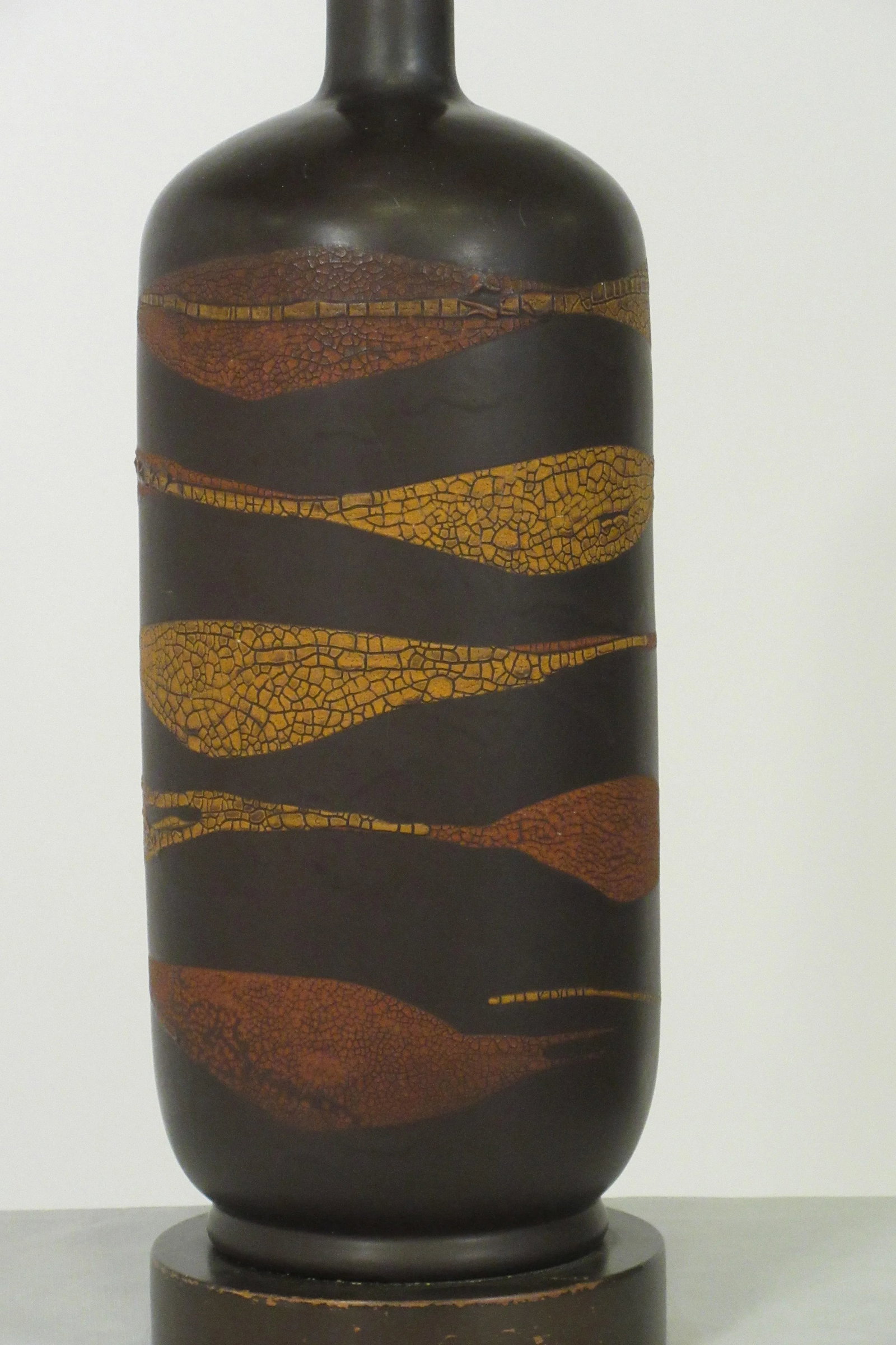 Midcentury Ceramic Snakeskin Pattern Brown Lamp on Wood Base - 3