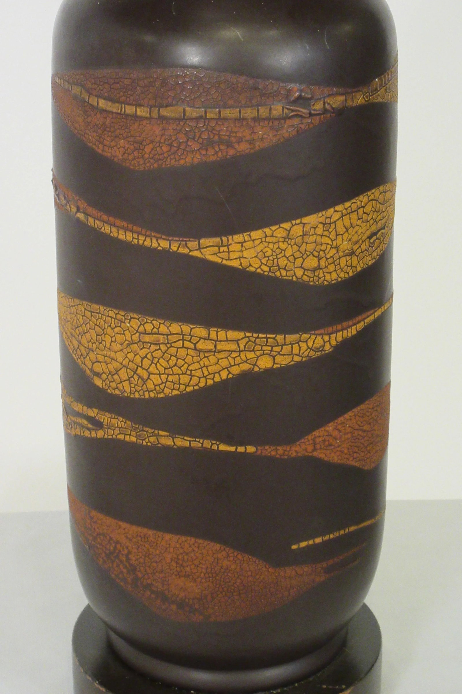 Midcentury Ceramic Snakeskin Pattern Brown Lamp on Wood Base - 4