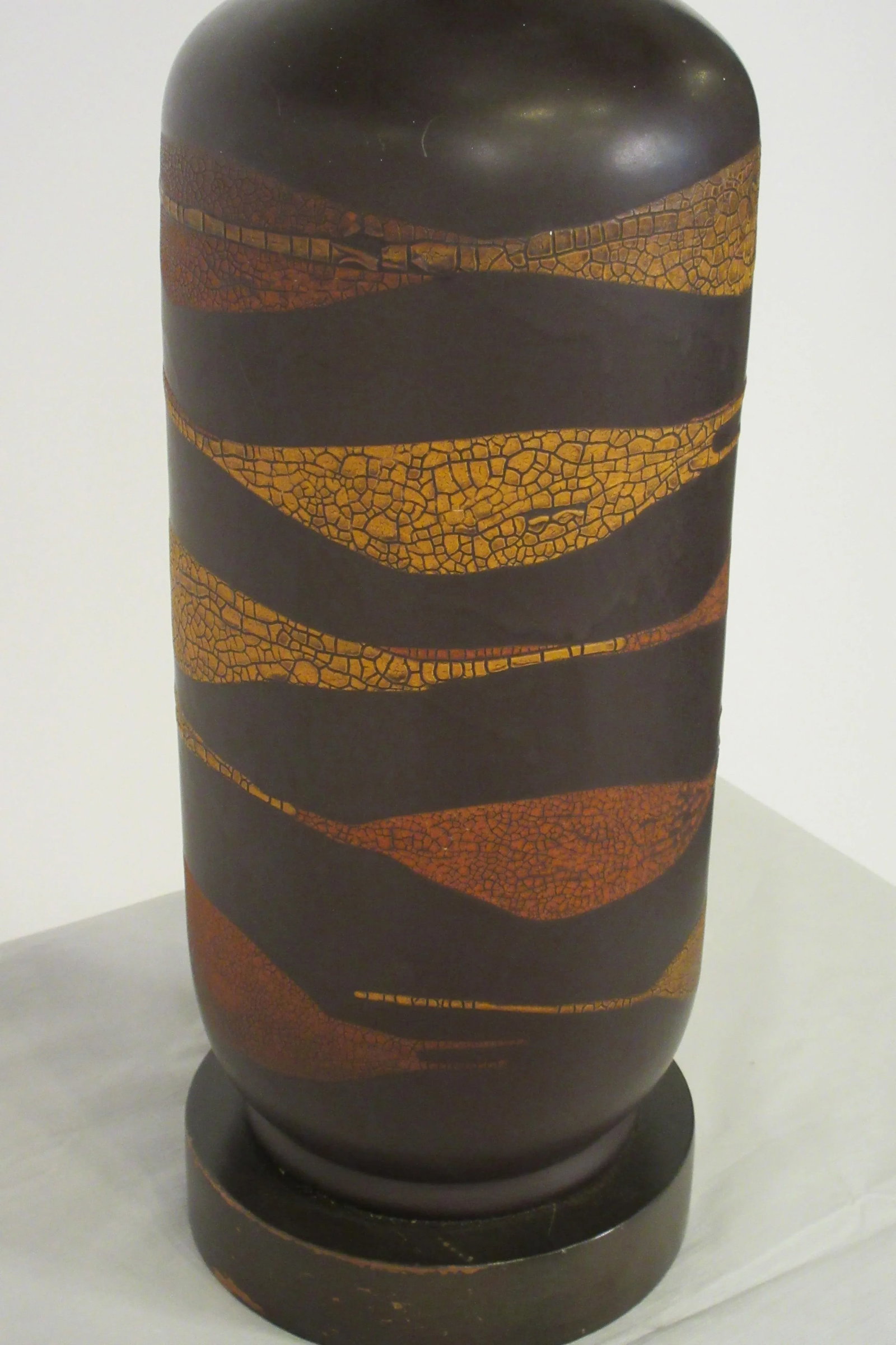 Midcentury Ceramic Snakeskin Pattern Brown Lamp on Wood Base - 5
