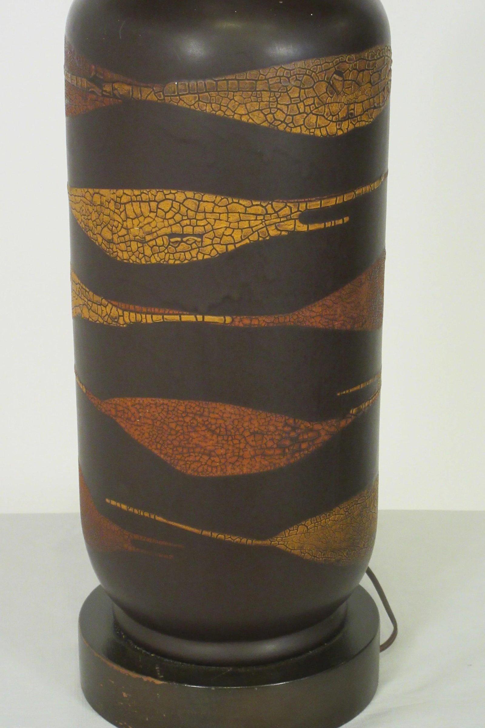Midcentury Ceramic Snakeskin Pattern Brown Lamp on Wood Base - 6