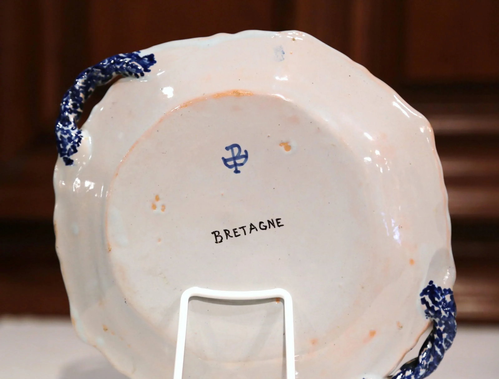 Two Mid-20th Century French Hand-Painted Faience Decorative Plates From Brittany - 7
