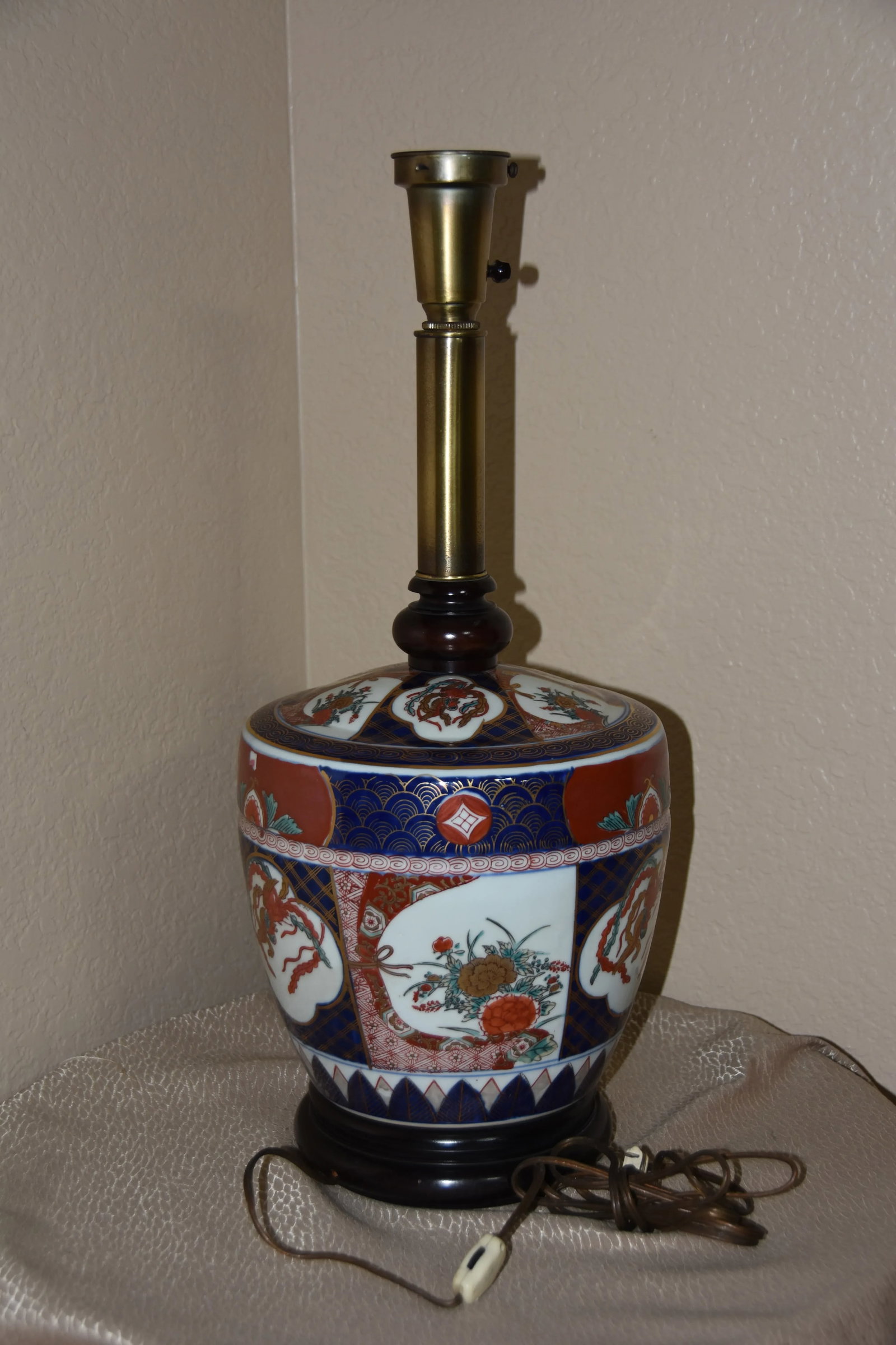 Japanese Imari Porcelain & Wood Lamp - 13