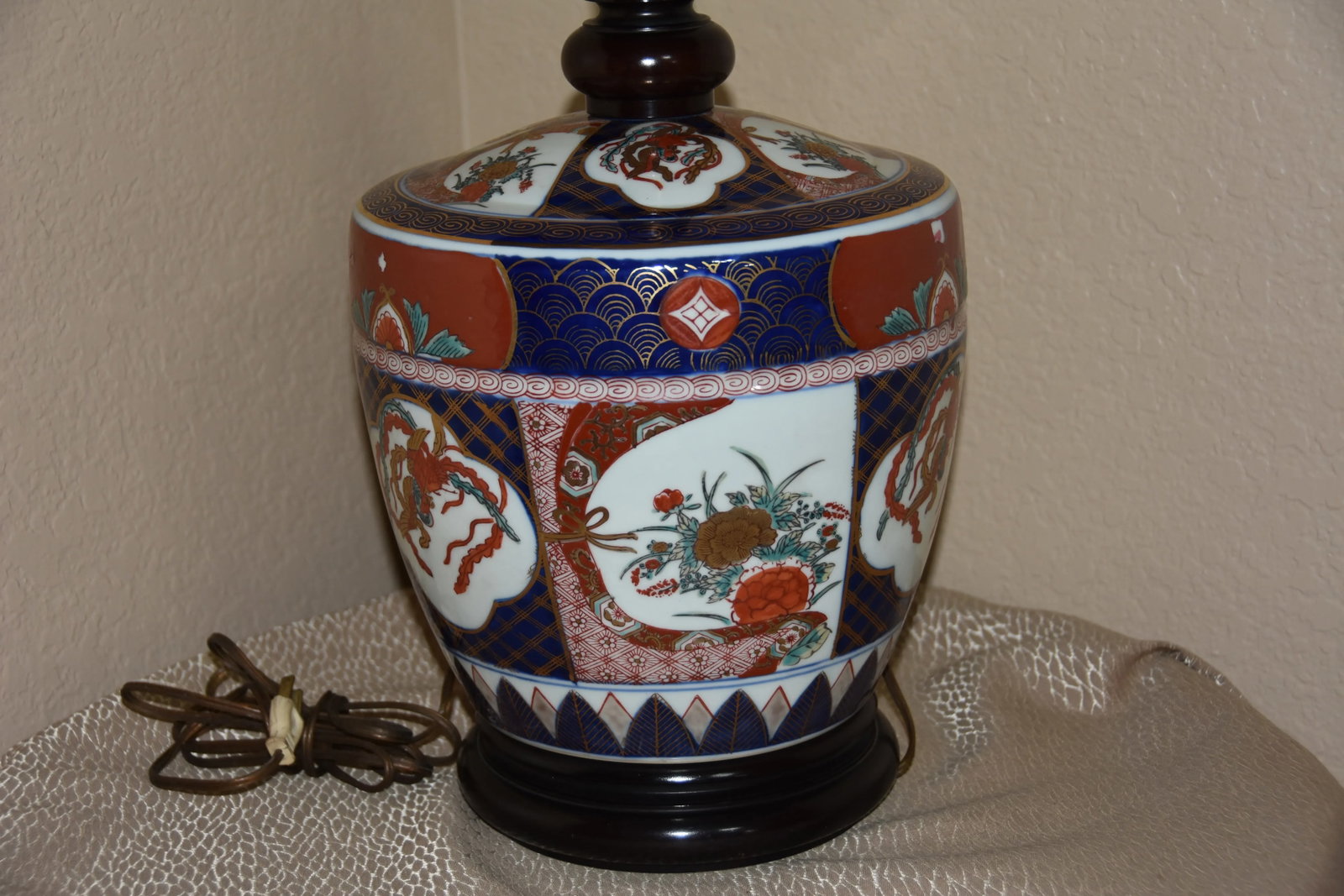Japanese Imari Porcelain & Wood Lamp - 2