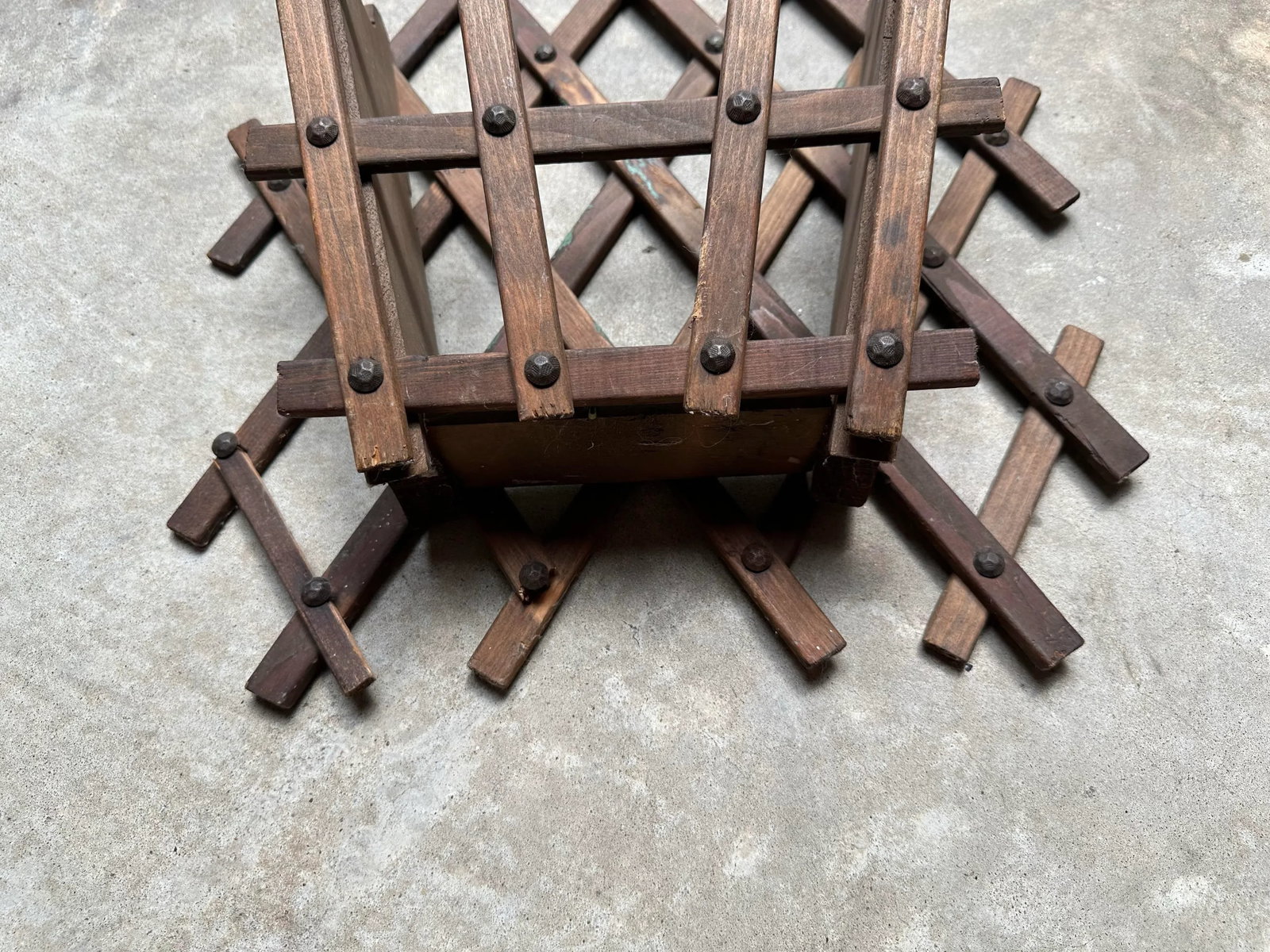 Vintage Wood Tramp Art Butler Wall Mount Rack Holder Magazine Newspaper Brochure Book Wall Pocket - 6
