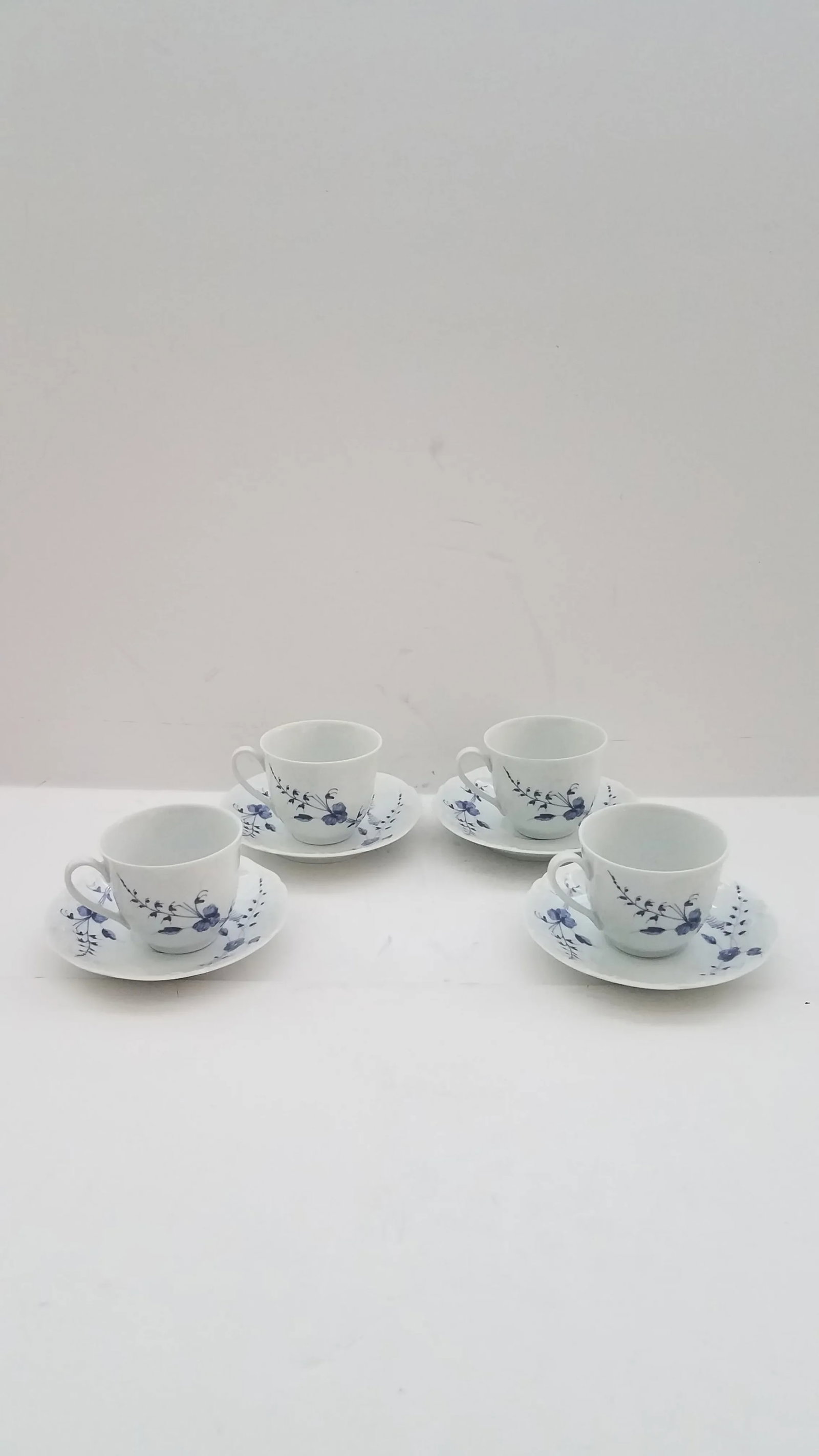 1940s Limoges Authentique Porcelaine Du Lys Royal 4 Cups and Saucers - Set of 8 - 2