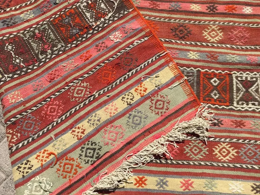 Vintage Turkish Kilim Rug - 60" X 86.5" - 10