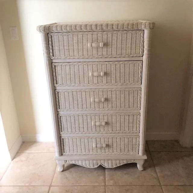 White Wicker Framed Wall Mirror in the Style of Henry Link - 6