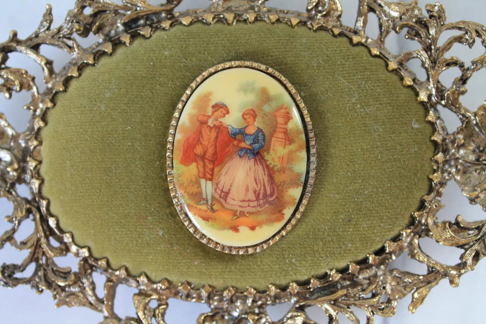 Victorian Medallion Wall Hanging - 3