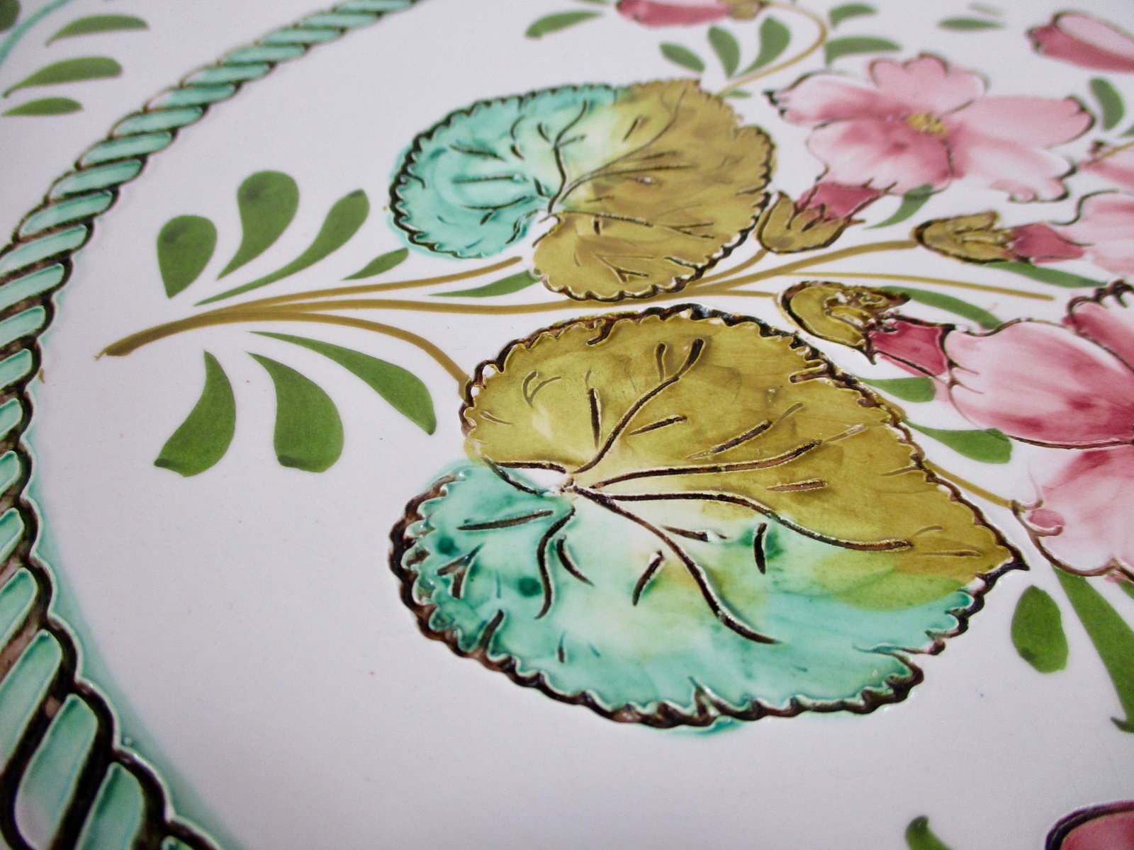 Large Late 20th Century Italian Majolica Decorative Floral Earthenware Plate - 3