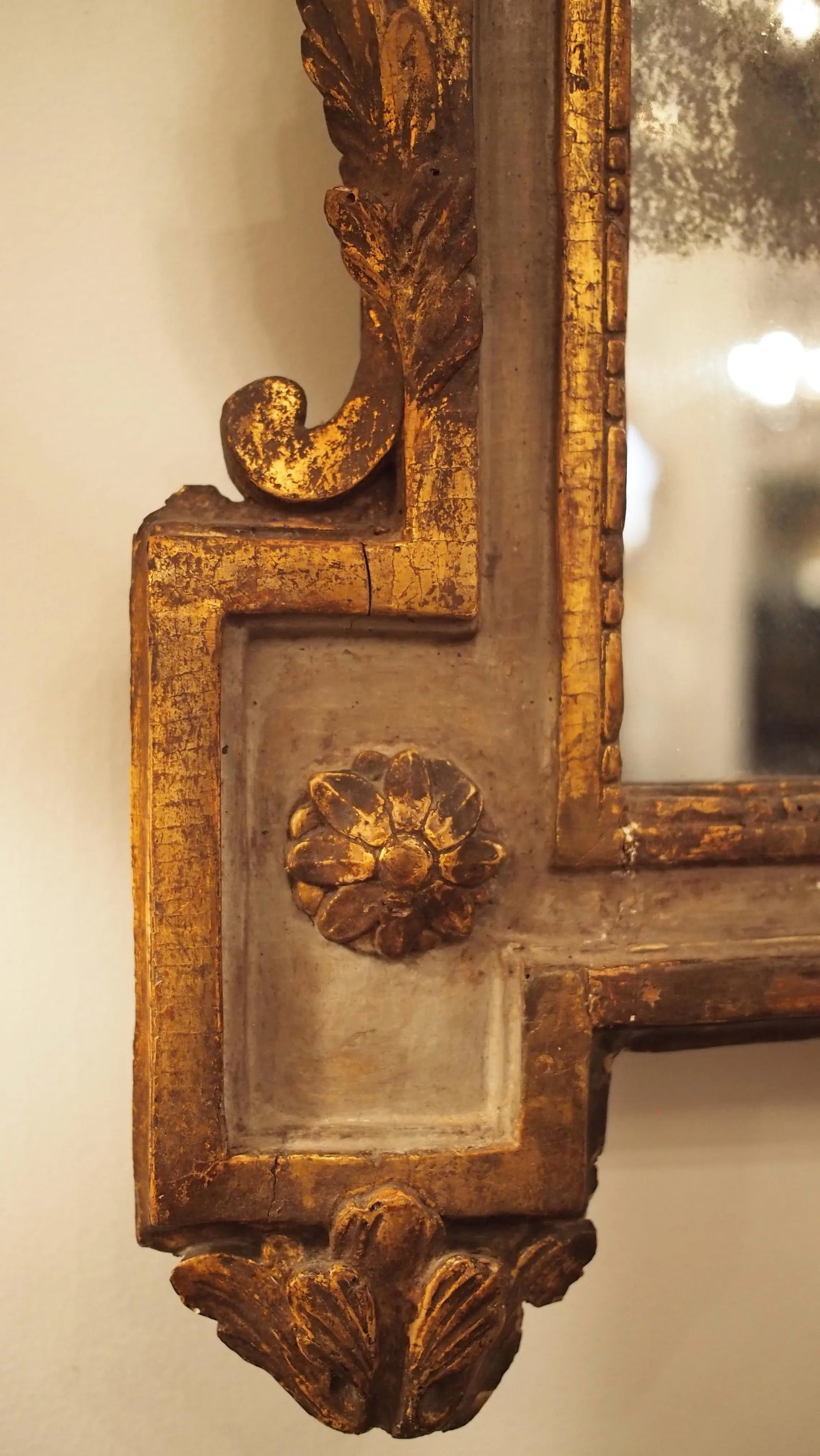 Period Louis XVI Mirror With a Shell Cartouche - 10