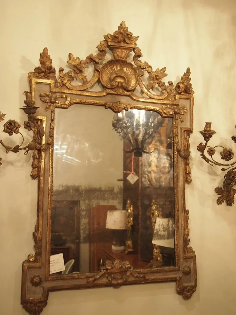 Period Louis XVI Mirror With a Shell Cartouche - 2