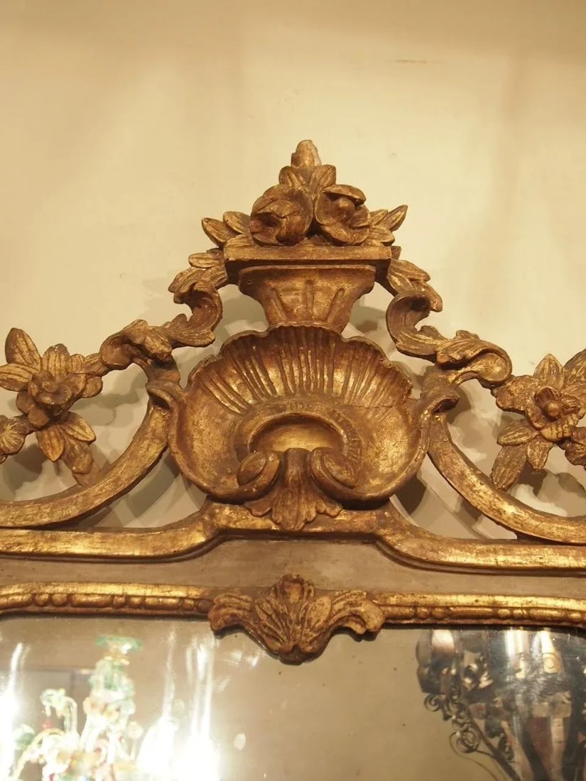 Period Louis XVI Mirror With a Shell Cartouche - 3