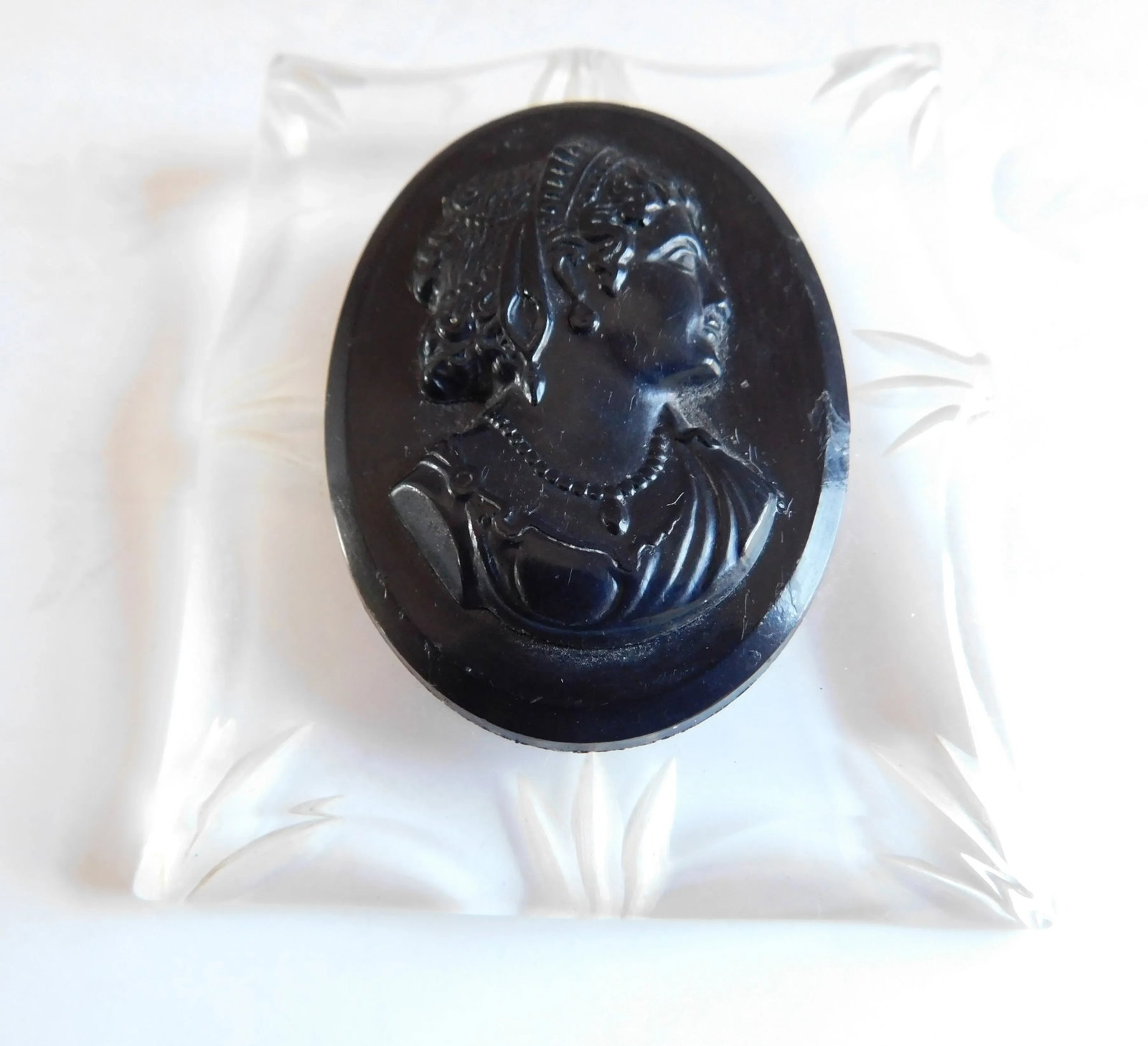 1920's Ebony and Clear Bakelite Profile Woman Cameo Brooch Pin - 10