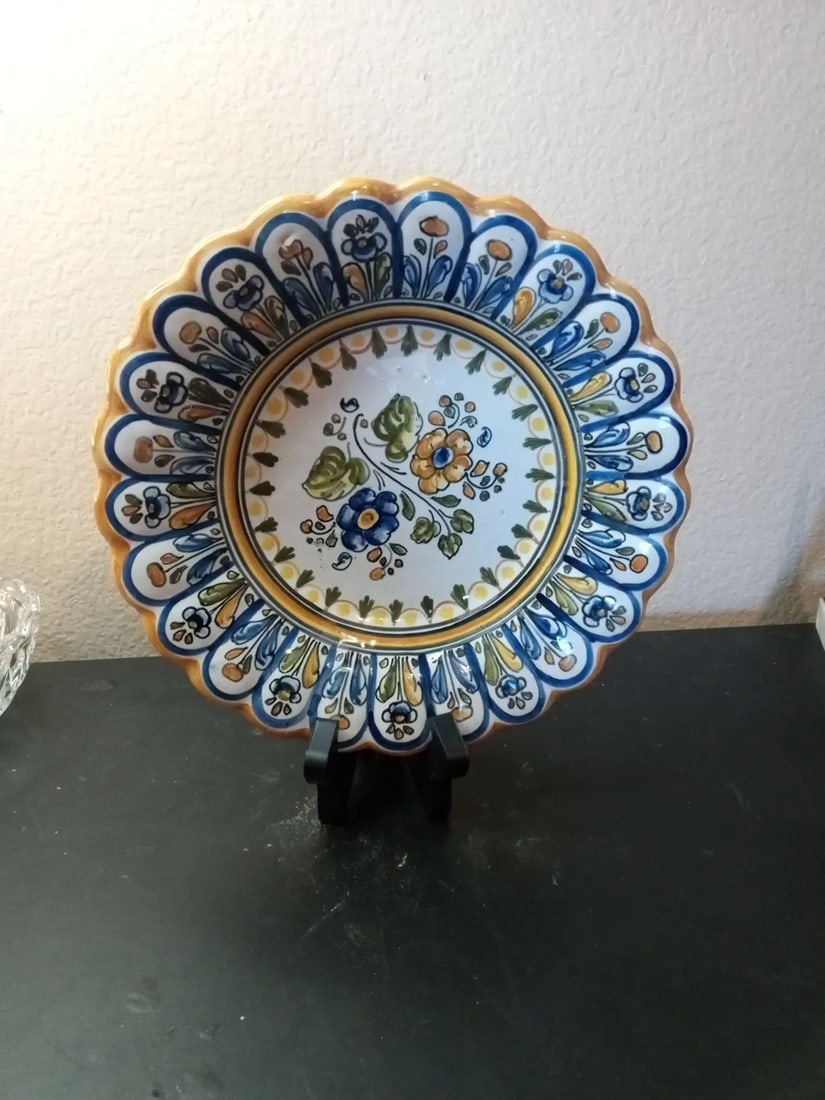 1960s Hand Painted Talavera Scalloped Decorative Plate From Spain - 2