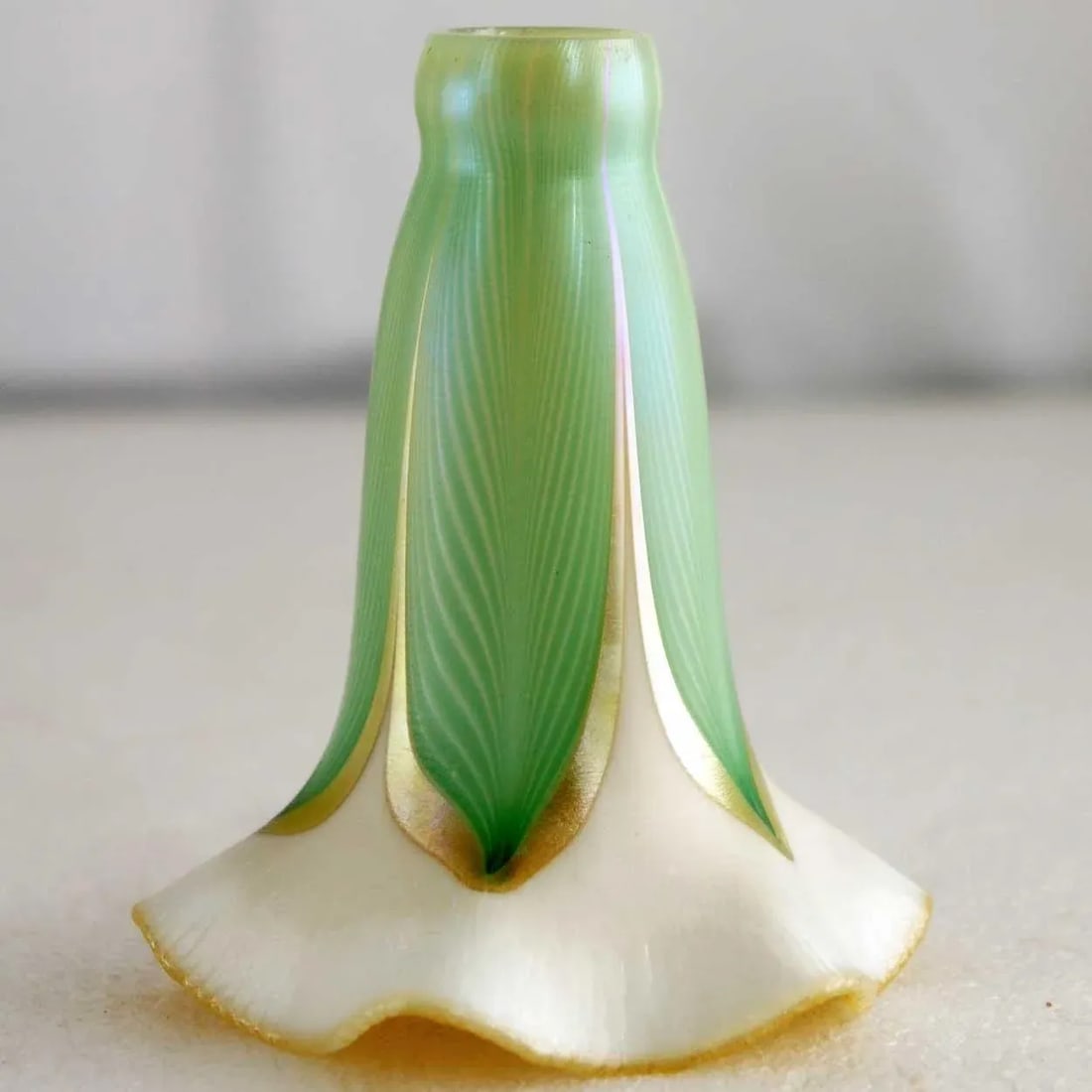 Early 20th Century American Quezal Art Glass Pulled Feather Lily Lamp Shade - 7