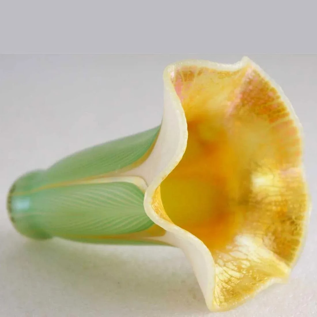 Early 20th Century American Quezal Art Glass Pulled Feather Lily Lamp Shade - 8