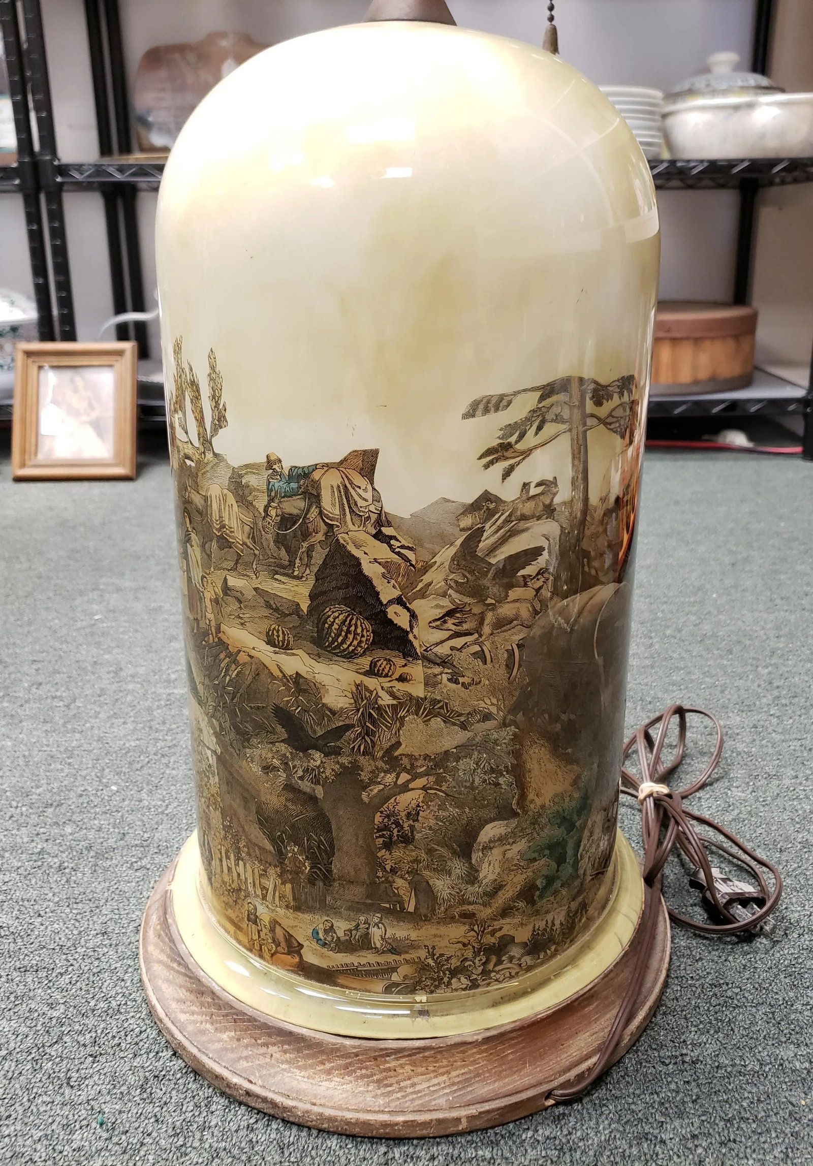 Circa 1930 English Transferware Glass Dome Base Table Lamp With American Western Frontier Motifs - 4