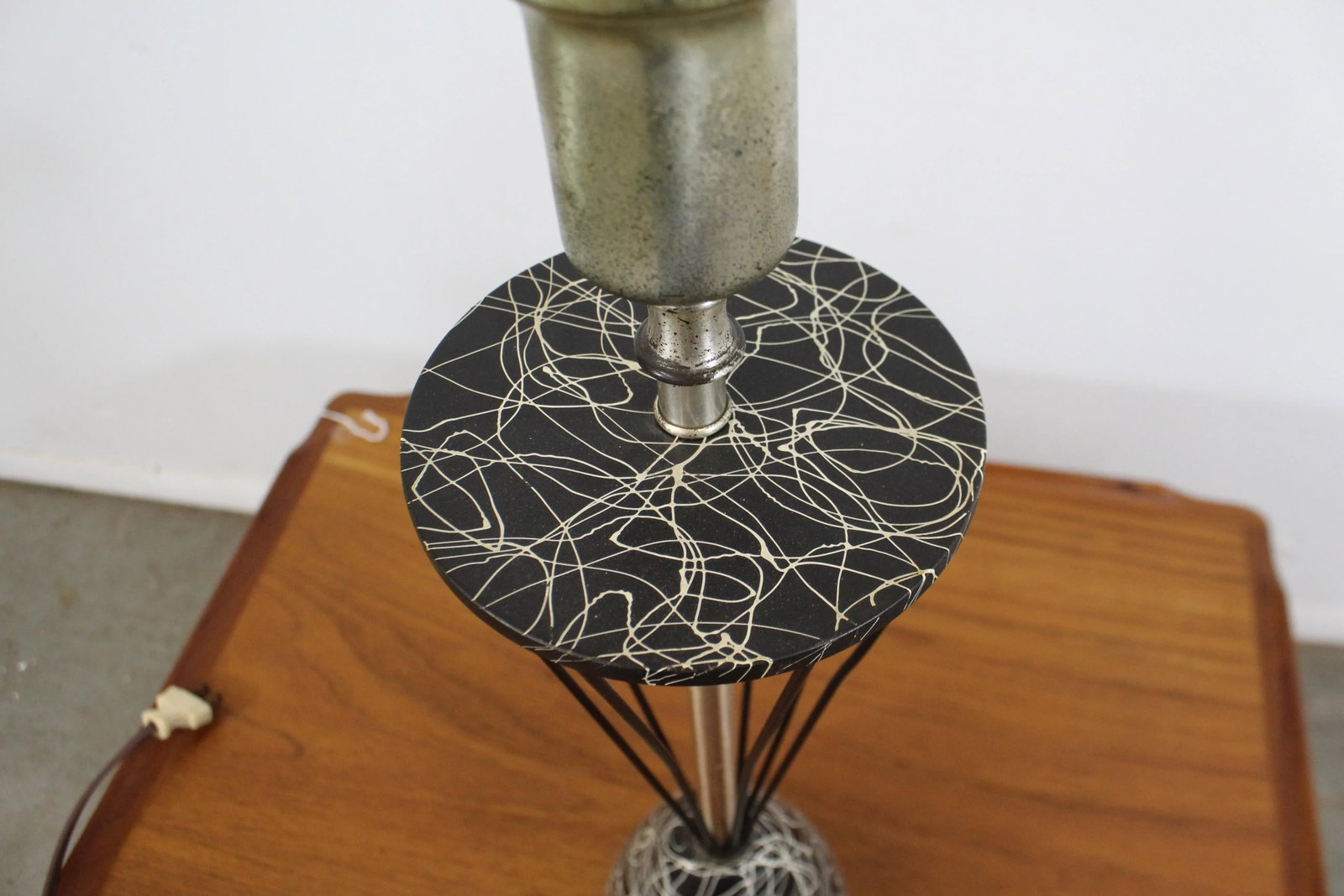 Mid-Century Modern Caged Wire Base Drum Shade Painted Table Lamp - 7
