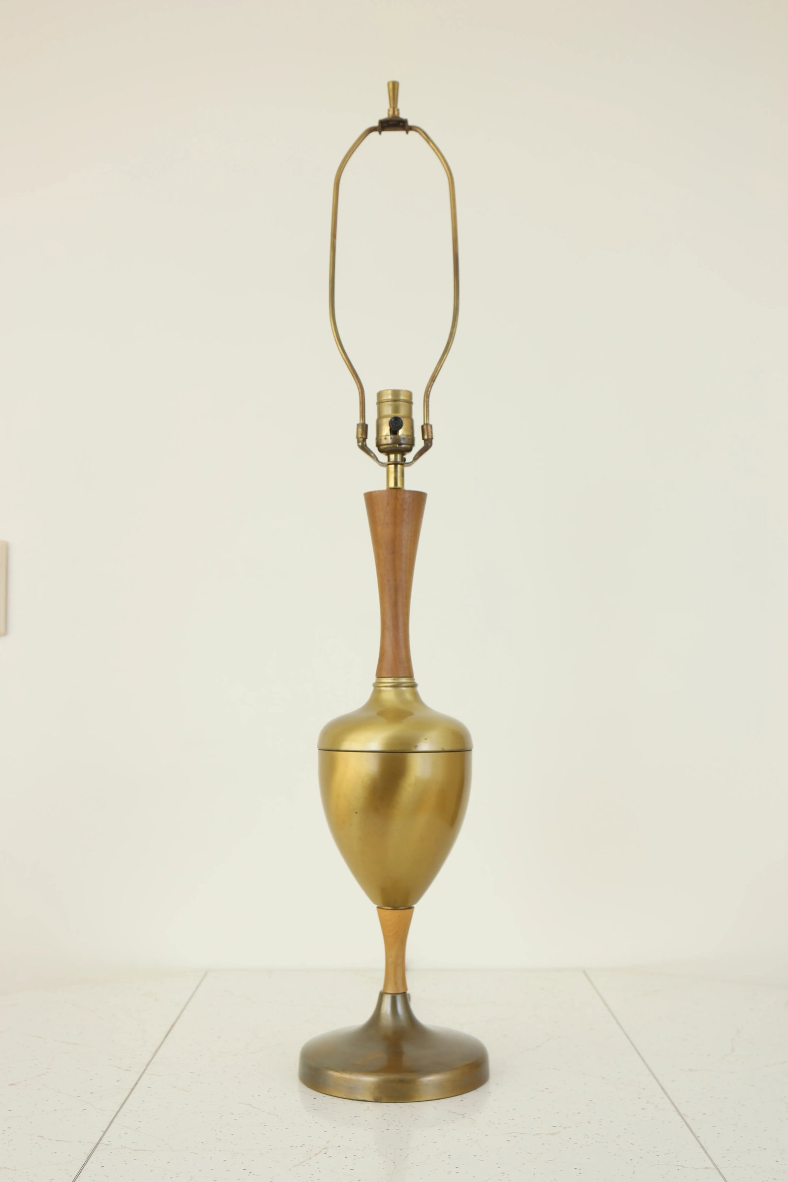 Vintage Brass & Wood Table Lamp - 10