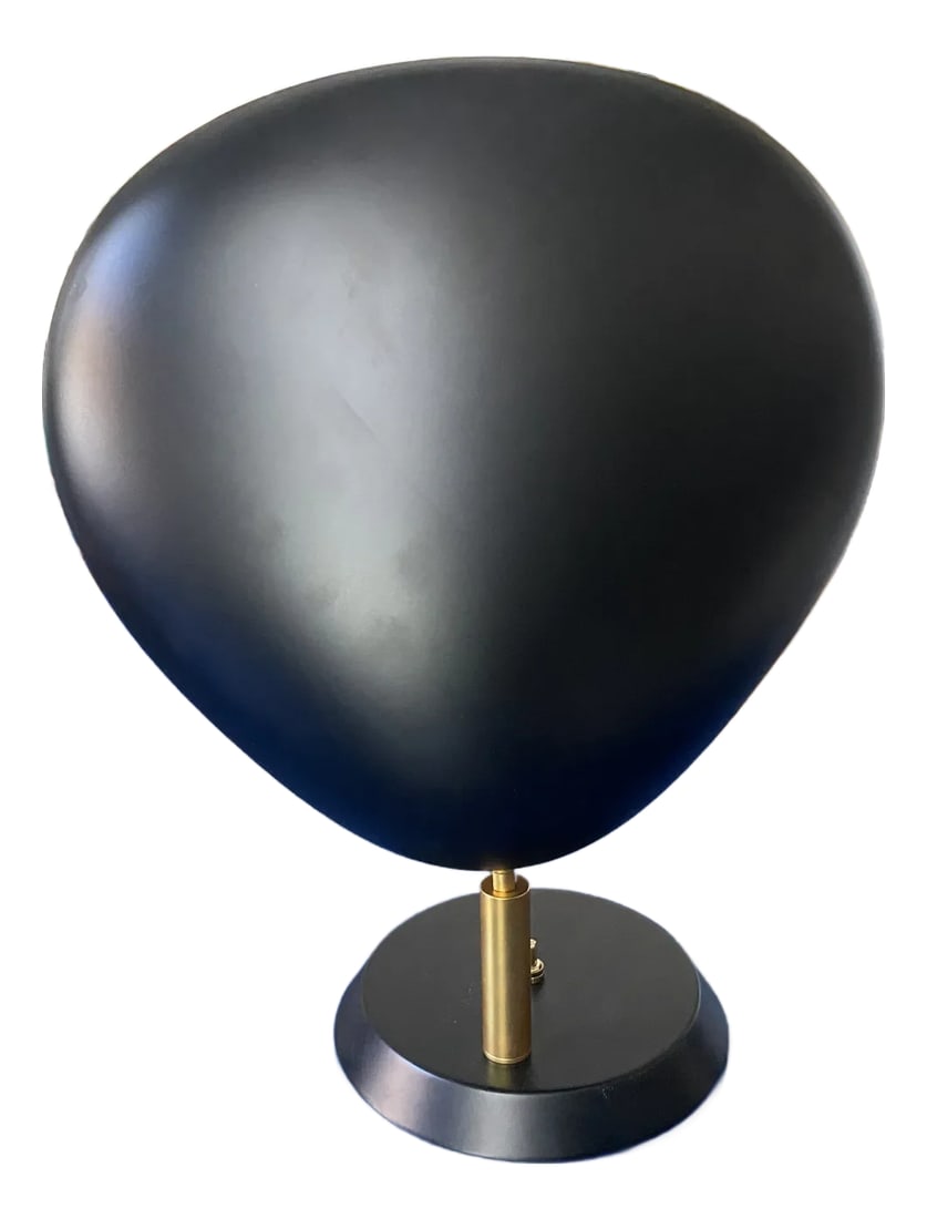 Greta Grossman Cobra Sconce: The Cobra Collection (1950) is one of the most iconic by Greta Grossman, taking its name from the shape of its oval shade, which is reminiscent of a cobra's flared hood. Thanks to its groundbreaking