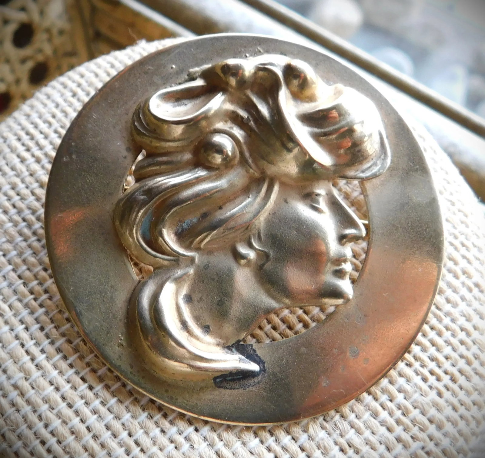 Art Nouveau Antique Gold Woman Profile Round Brooch, C. 1900 - 4