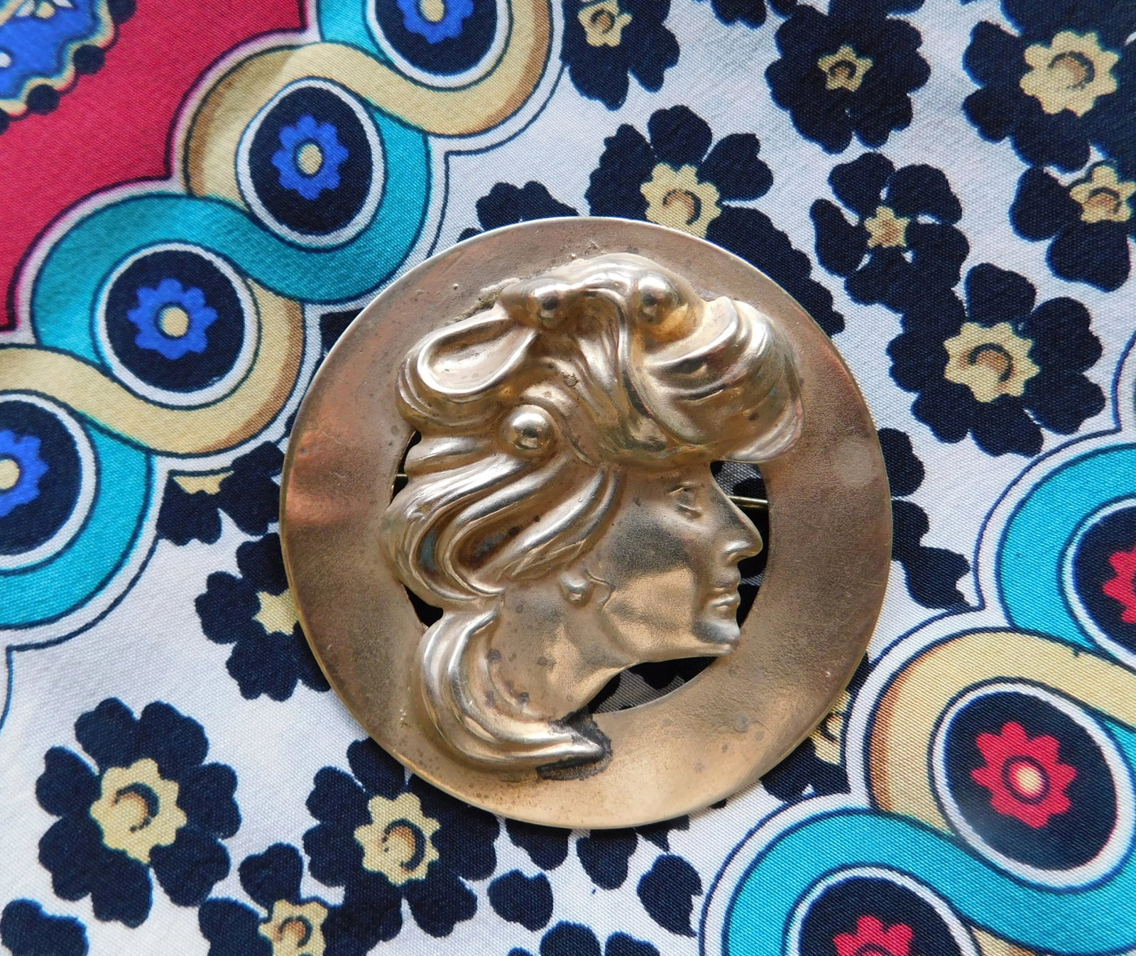 Art Nouveau Antique Gold Woman Profile Round Brooch, C. 1900 - 6